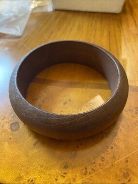 brown wooden bagel